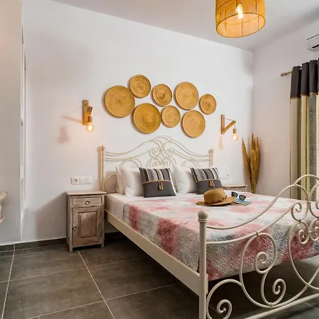 Cozy Little House In * Chora (Ios)