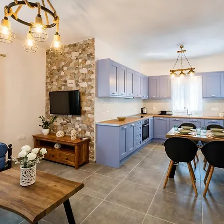 Apartment Cozy Little House In
